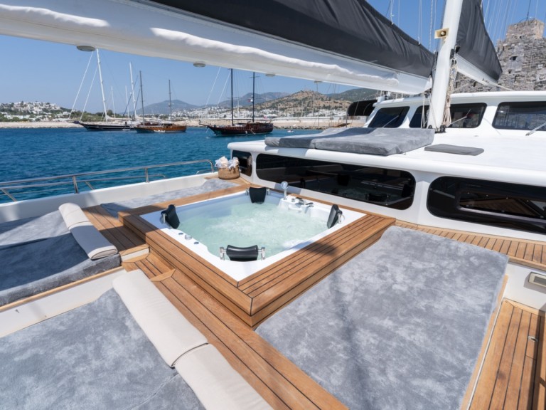 Louez un  LUCKY YOU MOTORSAILOR à Bodrum