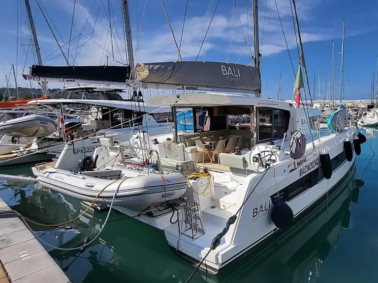 Catamaran à louer à Procida au meilleur prix