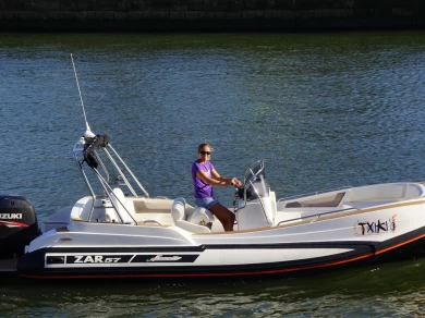 Noleggio Gommone Zar con patente nautica