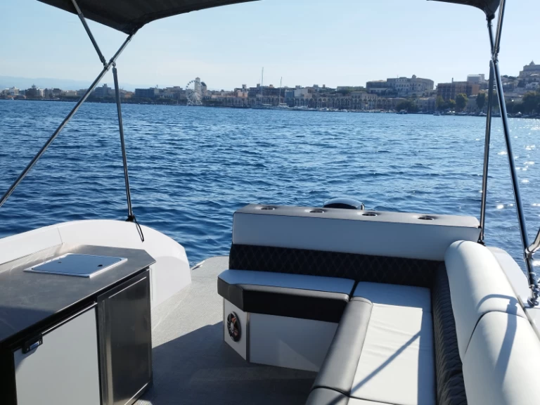 Louez un Swiss-Boat/Italy Boat Funlounger 8.5 à Milazzo