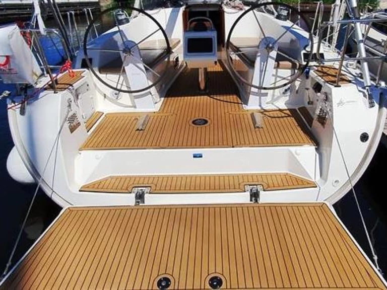 Louez un Bavaria Cruiser 41 à Álimos