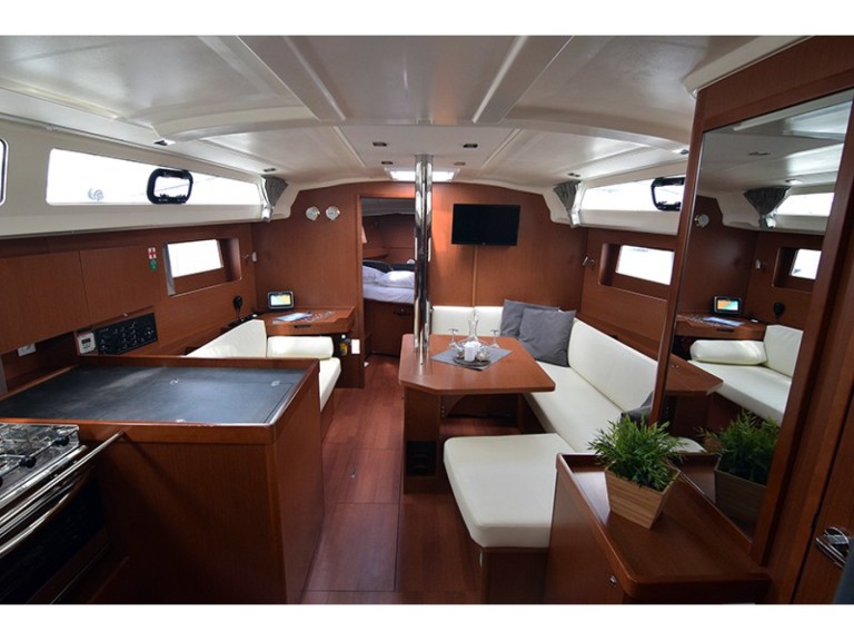 Bénéteau Oceanis 41.1 a louer à Álimos