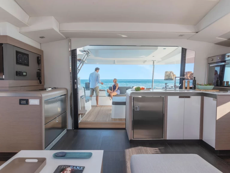 Louez un Fountaine Pajot Elba 45 à Capo d'Orlando