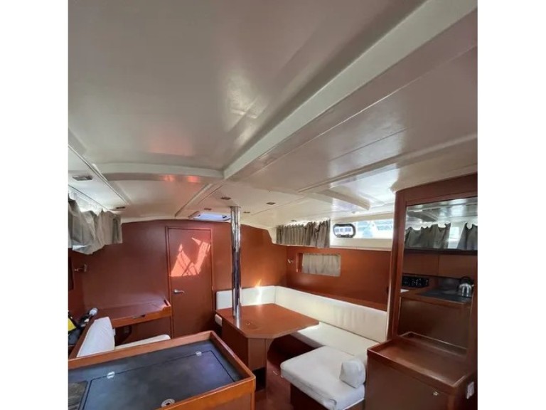 Bénéteau Oceanis 41.1 a louer à Gouviá