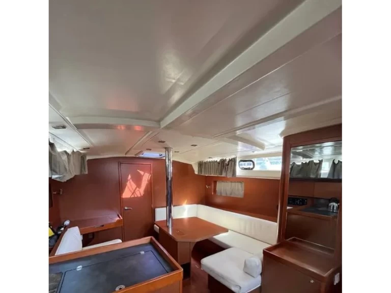 Bénéteau Oceanis 41.1 a louer à Gouviá