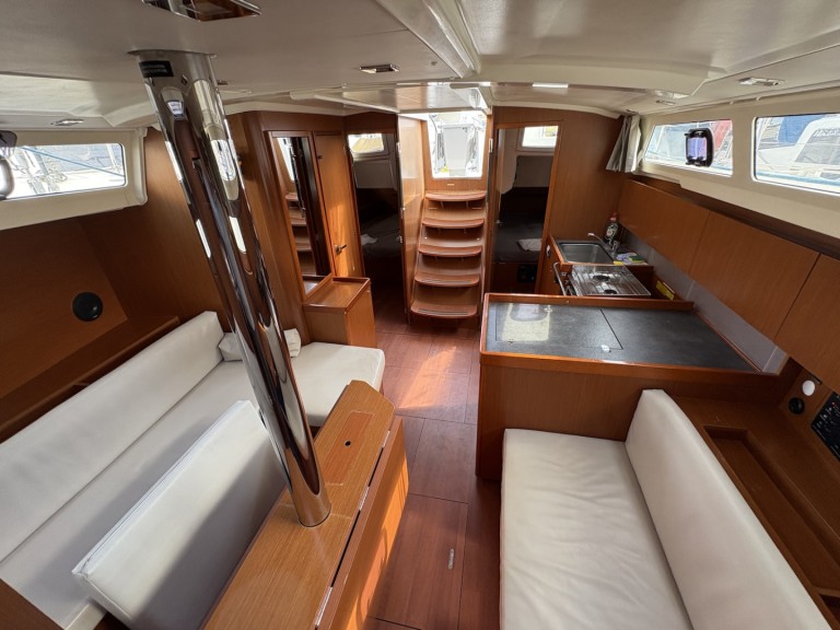 Location à San Miguel De Abona - Bénéteau Oceanis 41.1 sur SamBoat