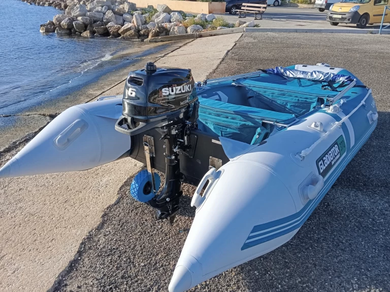 Louer Bateau à moteur avec ou sans skipper Gladiator à France