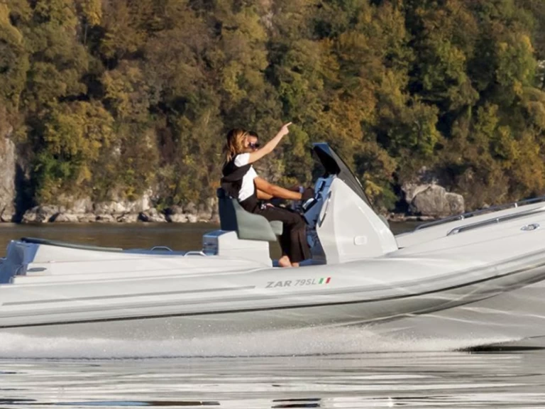 Location Semi-rigide Zar avec permis