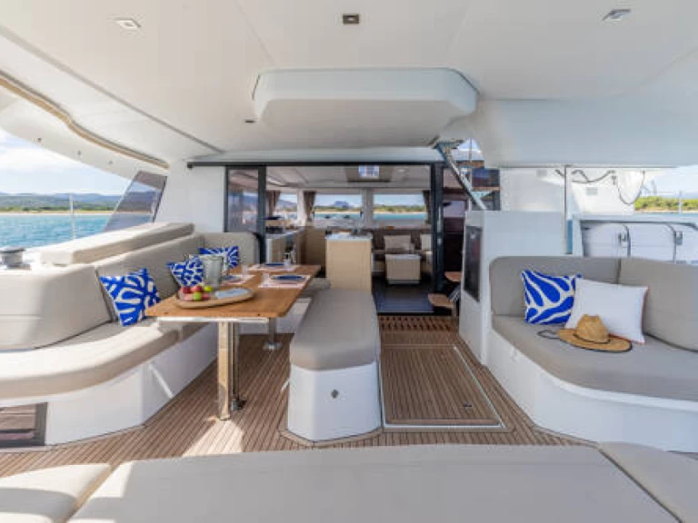 Louez un Fountaine Pajot Fountain Pajot FP 44 à Paros (Ile)