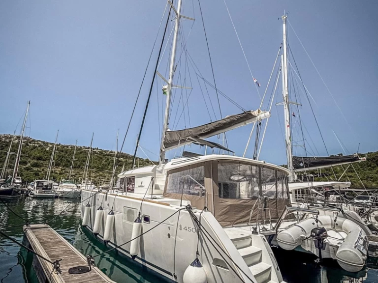 Louer Catamaran avec ou sans skipper Lagoon à Primošten