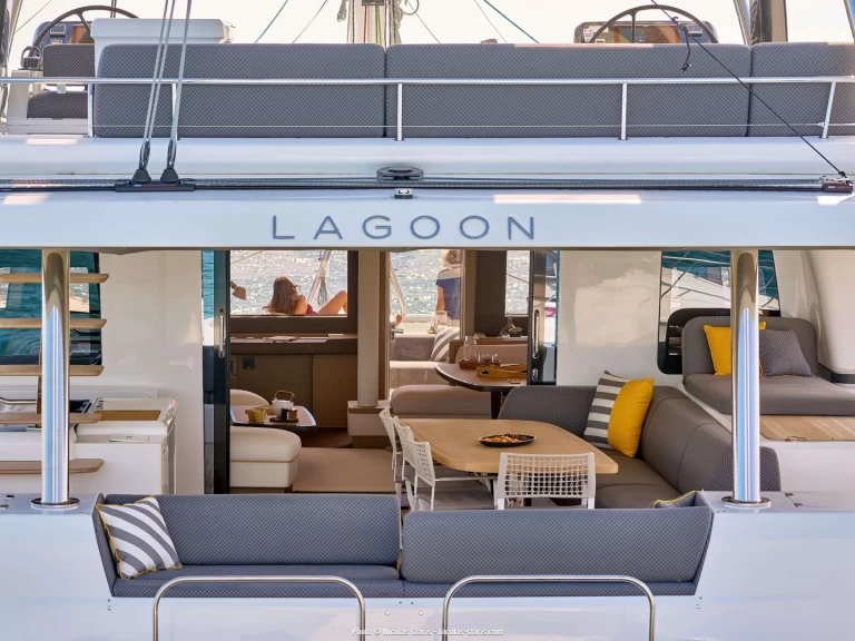 Location Yacht à Barcelone - Lagoon Lagoon Sixty5 2025