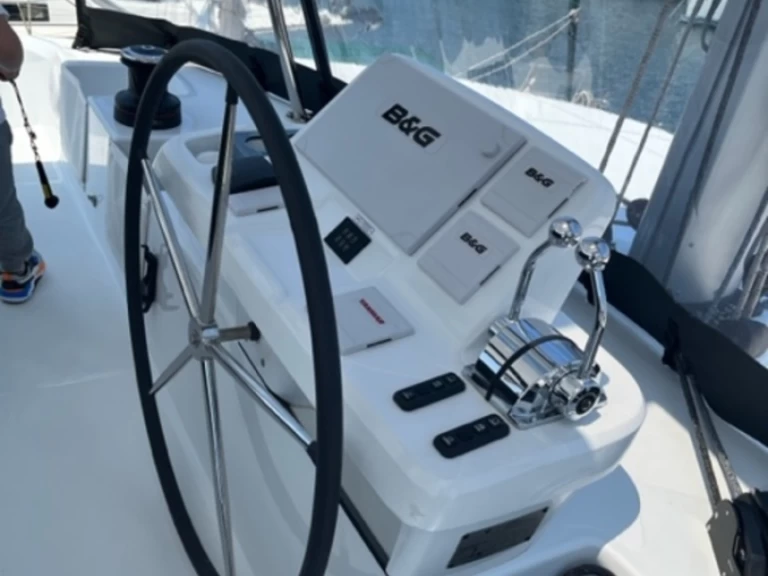 Louer Catamaran avec ou sans skipper Lagoon à Álimos