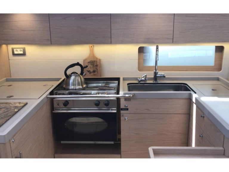 Bénéteau Oceanis 51.1 a louer à Lefkáda