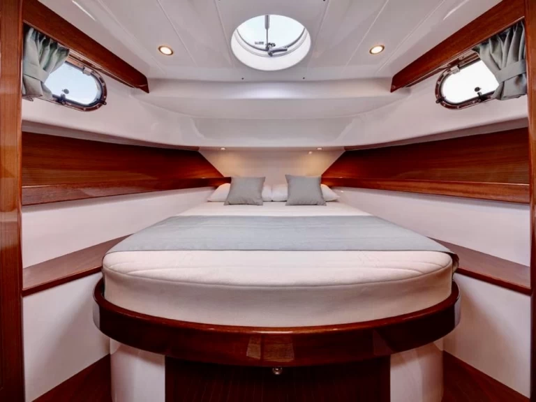 Louer Bateau à moteur avec ou sans skipper Apreamare à Sorrento