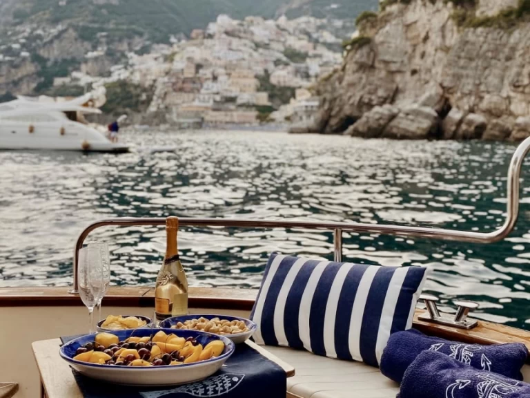 Bateau à moteur à louer à Sorrento au meilleur prix