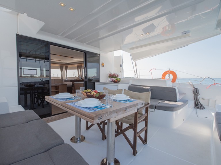 Louer Catamaran avec ou sans skipper Lagoon à Lávrio
