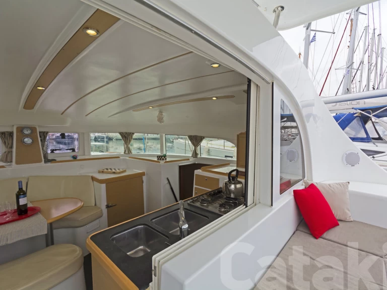 Location bateau Lávrio pas cher Lagoon 380 S2