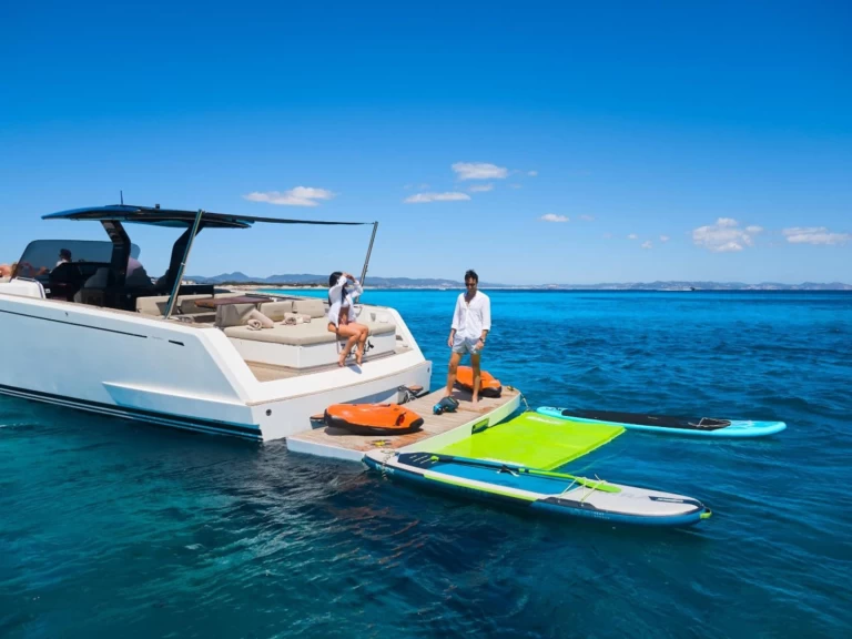 Location Bateau à moteur Pardo Yachts avec permis