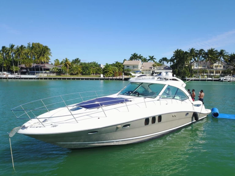 Location bateau Sea Ray Sea Ray 480 Sundancer à Miami Beach sur Samboat