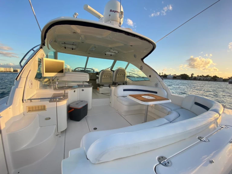 Location bateau Miami Beach pas cher Sea Ray 480 Sundancer