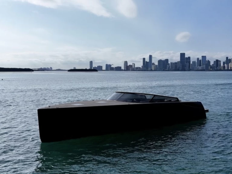 Location Bateau à moteur VanDutch avec permis