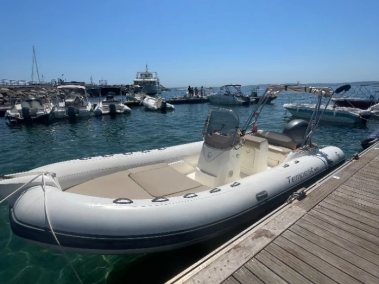 Semi-rigide à louer à Les Issambres au meilleur prix