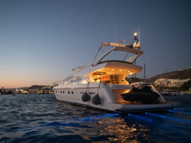 Luxury Yacht for rent Athènes at the best price