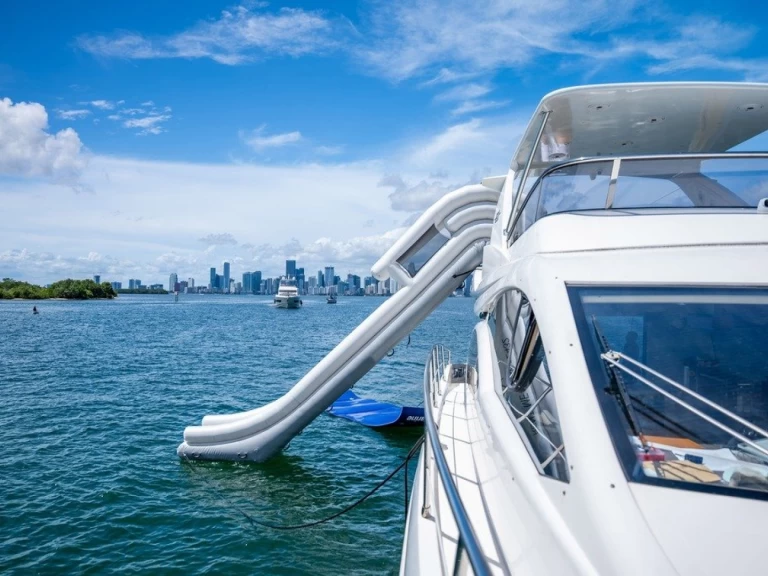 Location bateau Azimut Azimut 60 Fly à Miami Beach sur Samboat