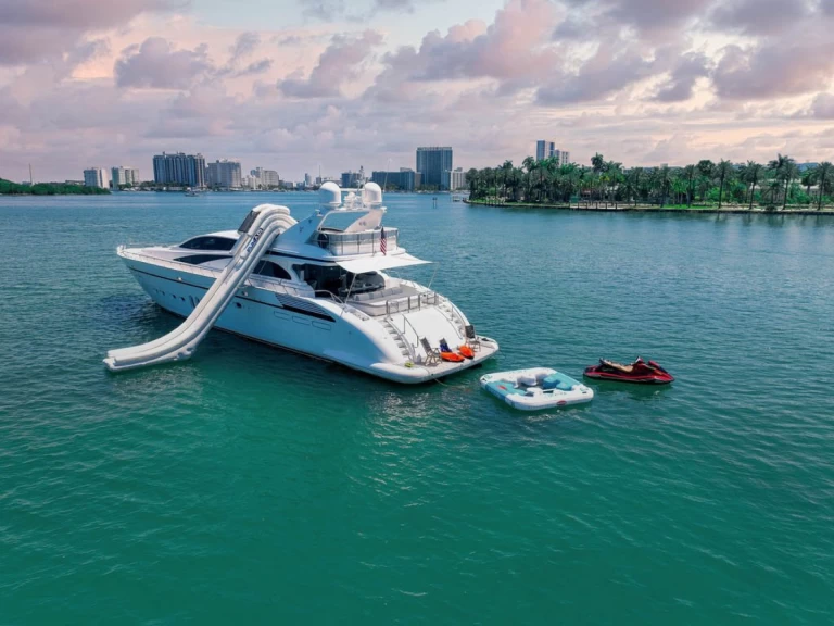 Location bateau Miami Beach pas cher 105' Leopard