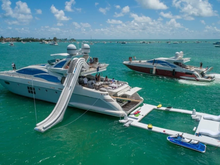 Azimut 103’ azimut S  a louer à Miami Beach