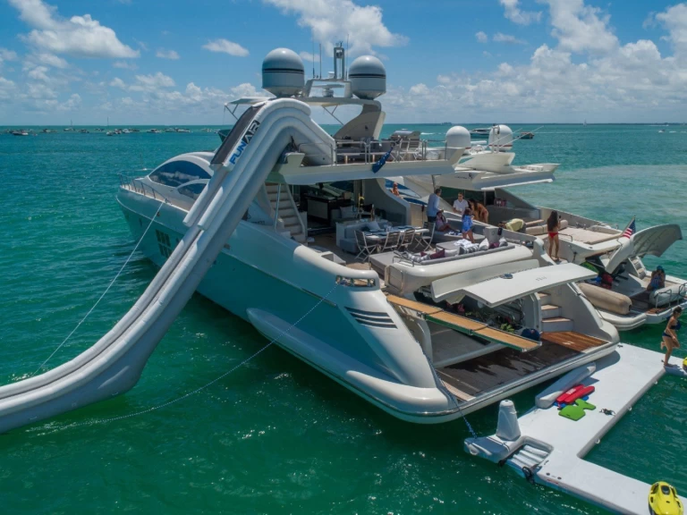Location bateau Miami Beach pas cher 103’ azimut S 