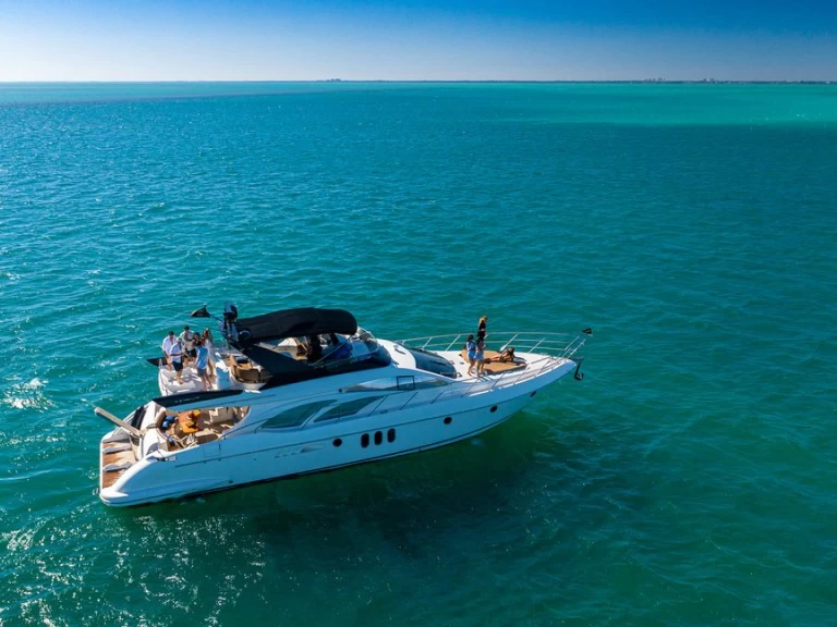 Location Yacht Azimut avec permis