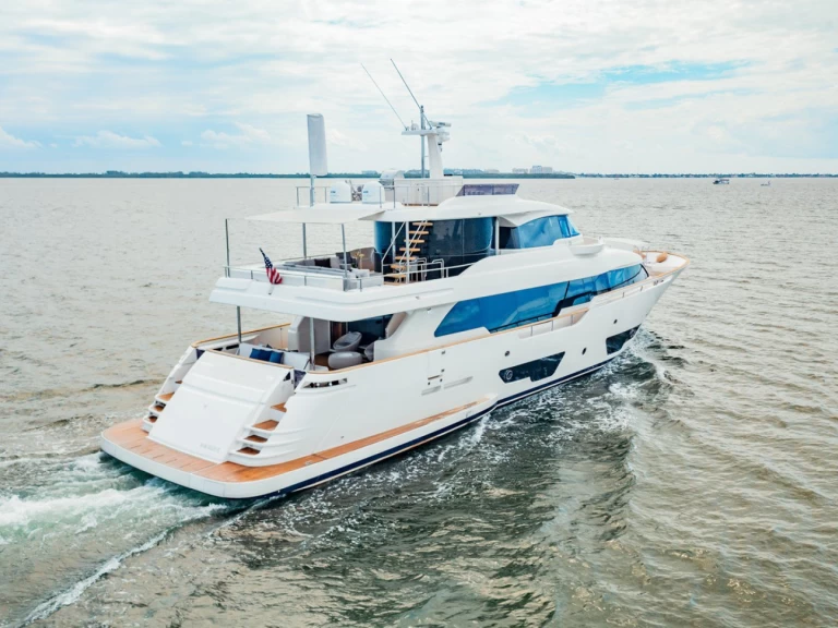 Louez un Custom Line Custom Line 95' à Miami Beach