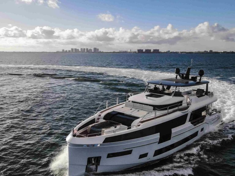 Louez un Sirena 88’ Sirena à Miami Beach