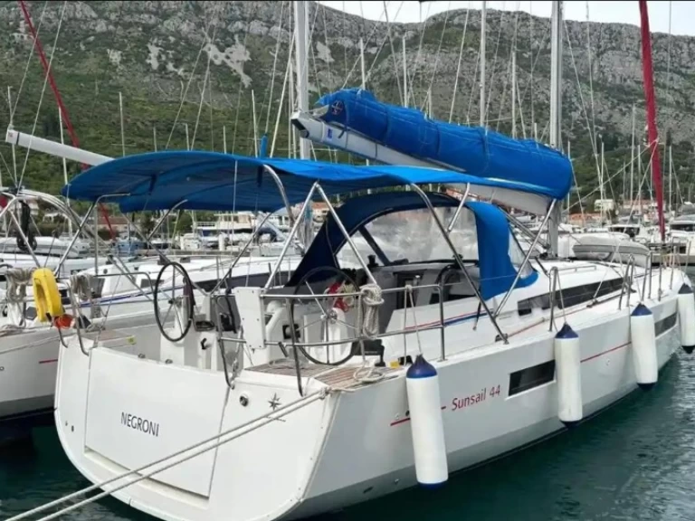 Location bateau Jeanneau Sun Odyssey 440 à Álimos sur Samboat