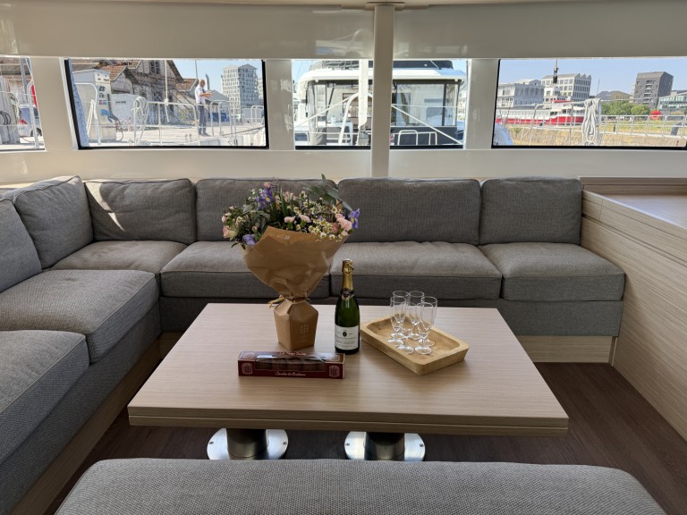 Catamaran à louer à Álimos au meilleur prix