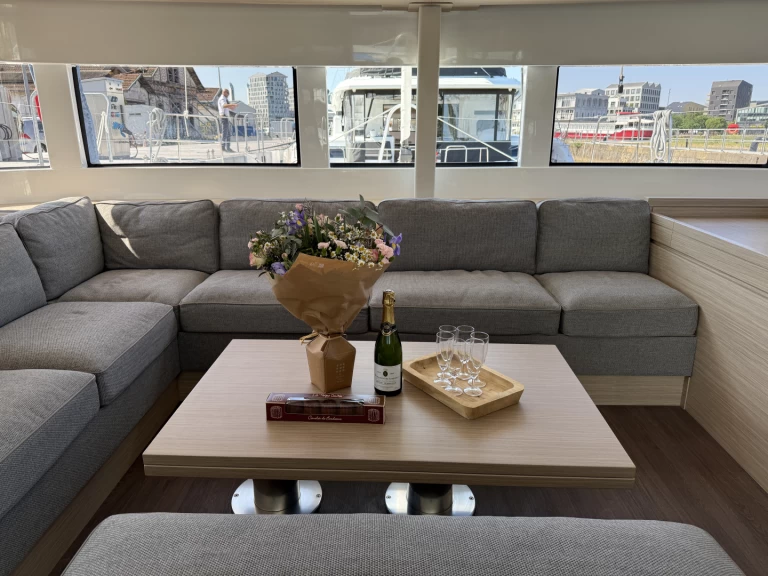 Catamaran à louer à Álimos au meilleur prix