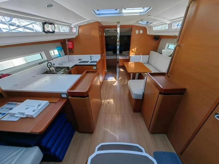 Louer Voilier avec ou sans skipper Jeanneau à Álimos