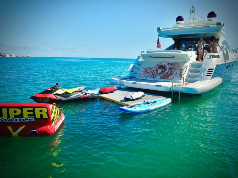 Location bateau Miami Beach pas cher 86’ azimut S 2