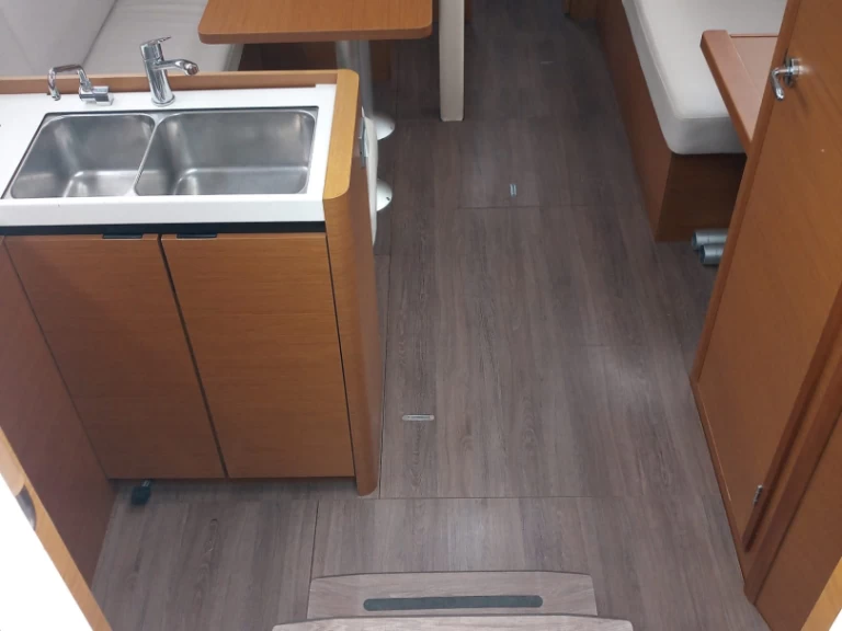 Louer Voilier avec ou sans skipper Jeanneau à Procida