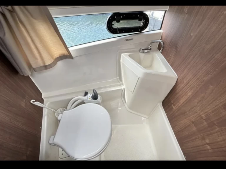 Location bateau Naples pas cher Activ 755 Weekend