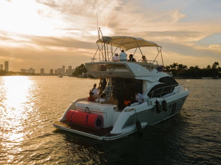 Louez un Azimut Azimut 42 Fly à Miami Beach