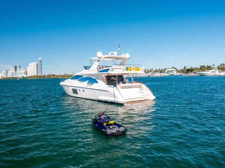 Location Yacht Azimut avec permis