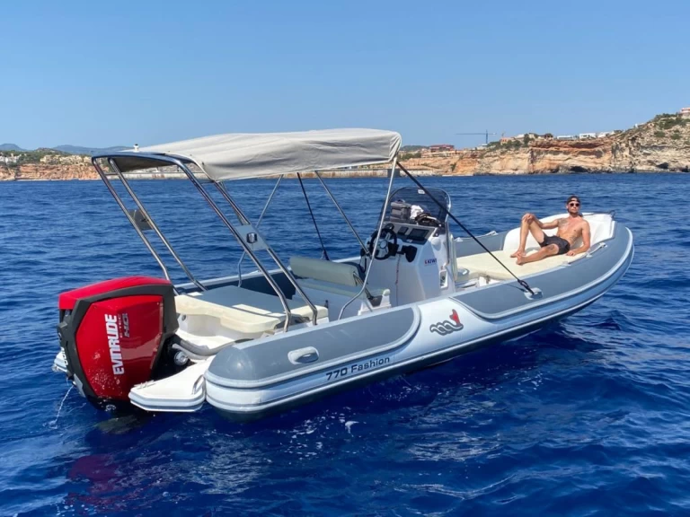 Location Semi-rigide MV Marine avec permis