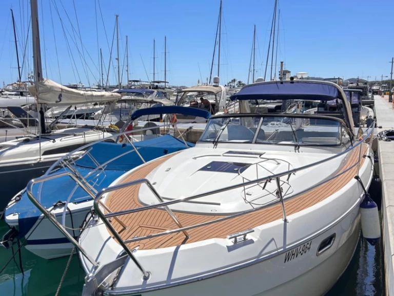 Louer Bateau à moteur avec ou sans skipper Bavaria à Portals Nous