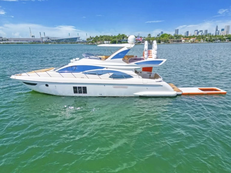 Location à Miami Beach - Azimut Azimut 65  sur SamBoat