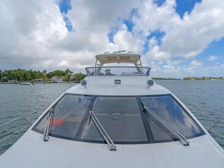 Louez un Azimut Azimut 65  à Miami Beach