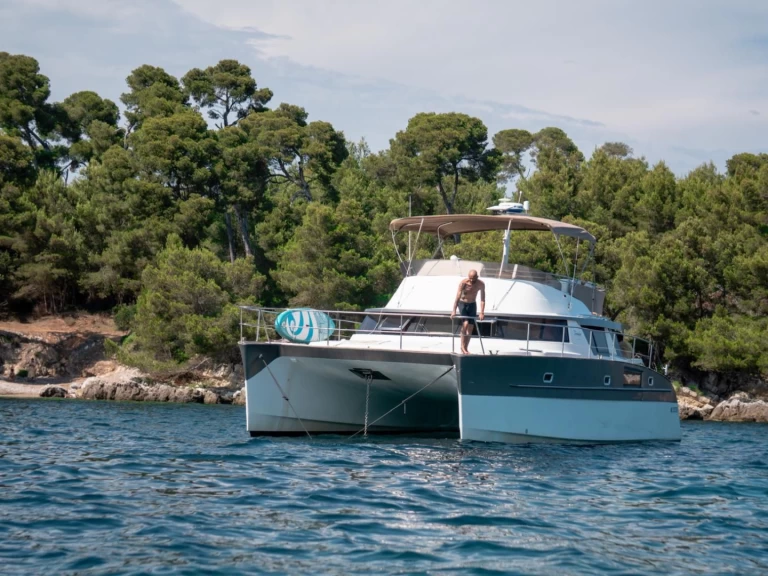 Location à Golfe-Juan - Fountaine Pajot Cumberland 44 sur SamBoat