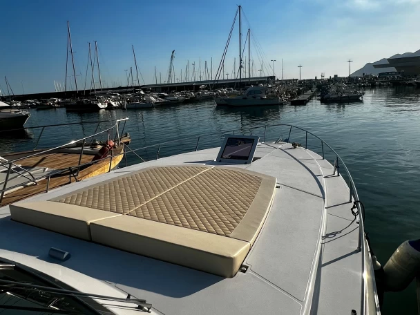 Louer Bateau à moteur avec ou sans skipper Ferretti à Salerne
