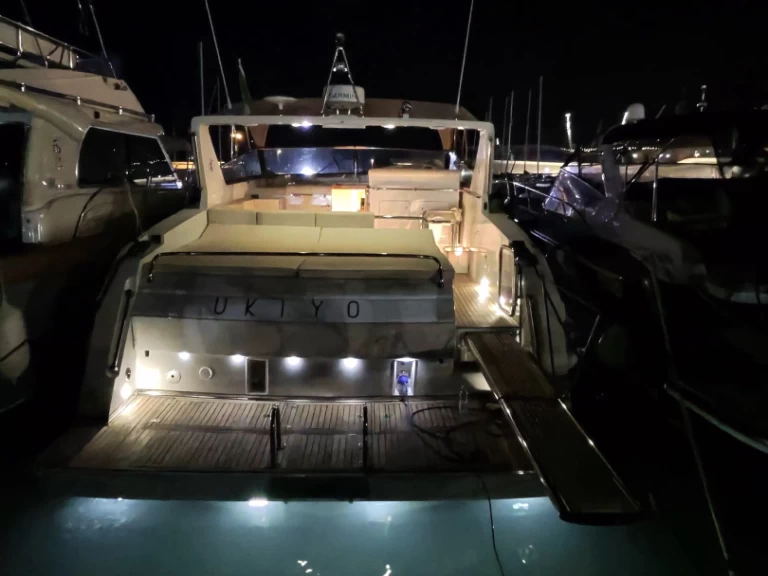 Bateau à moteur à louer à Salerne au meilleur prix